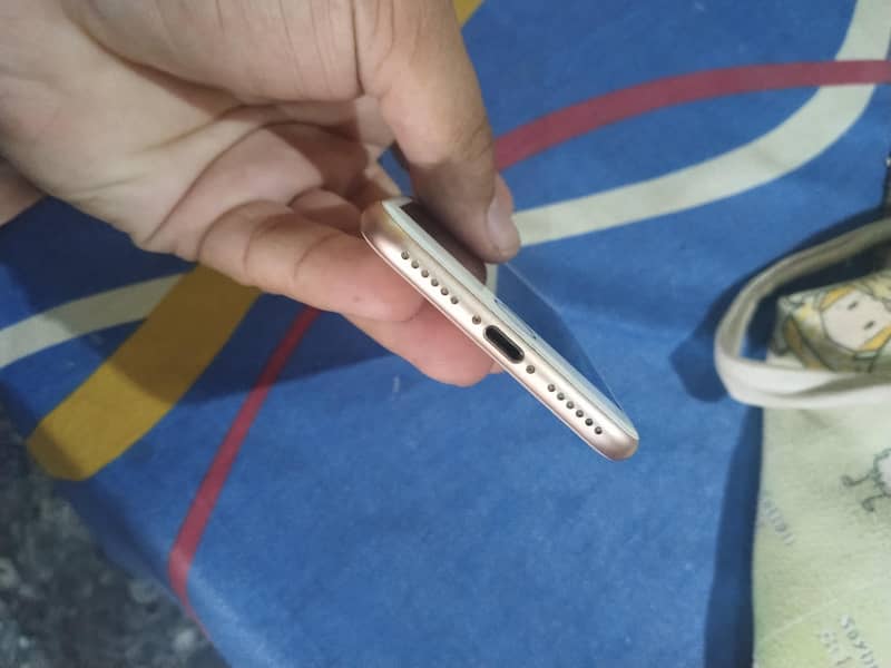 Apple iPhone 8 4
