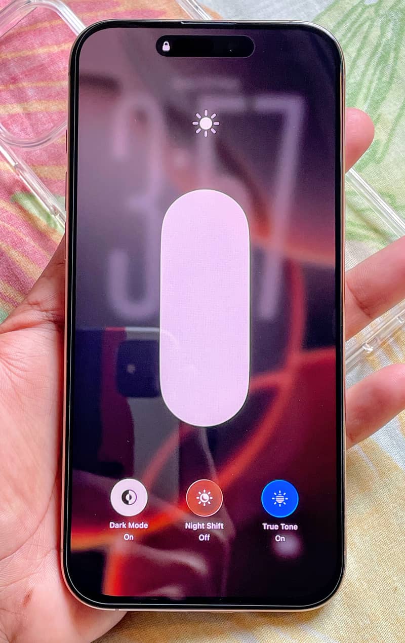 iPhone 16 Pro Max 4