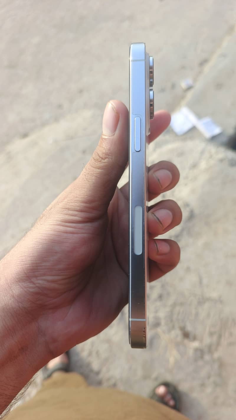 Apple iPhone 14 Pro Max 4