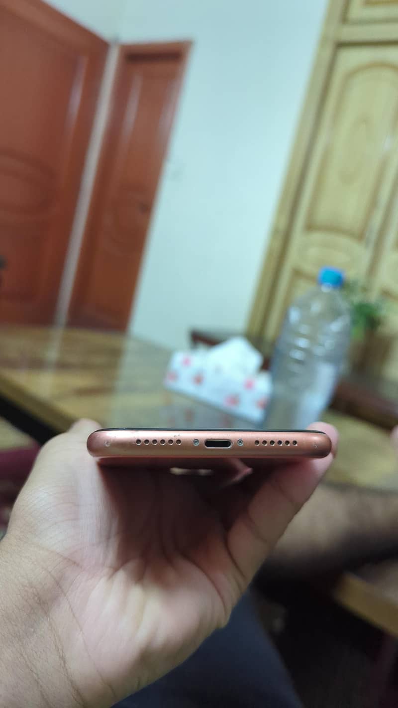 Apple iPhone XR 4