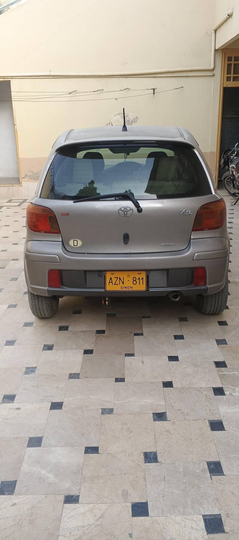 Toyota Vitz 2002 1