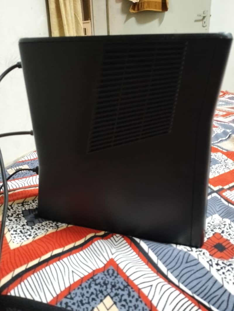 Xbox 360 S Console (Slim model) 1