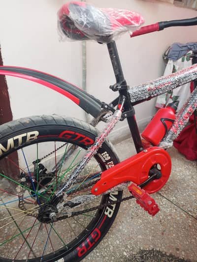 IS CYCLE KO CHALAYE HUE EK HAFTA HUA HAI BAS TYRE PUNCTURE HAI