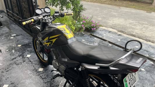YAMAHA YBR G125