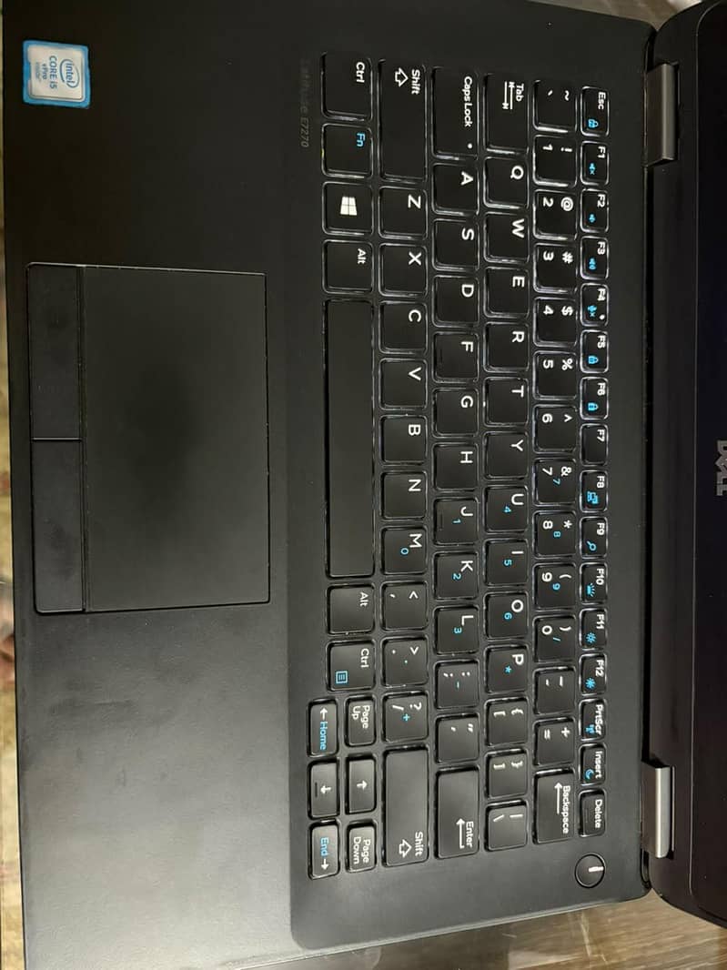 Dell latitude E7270 0