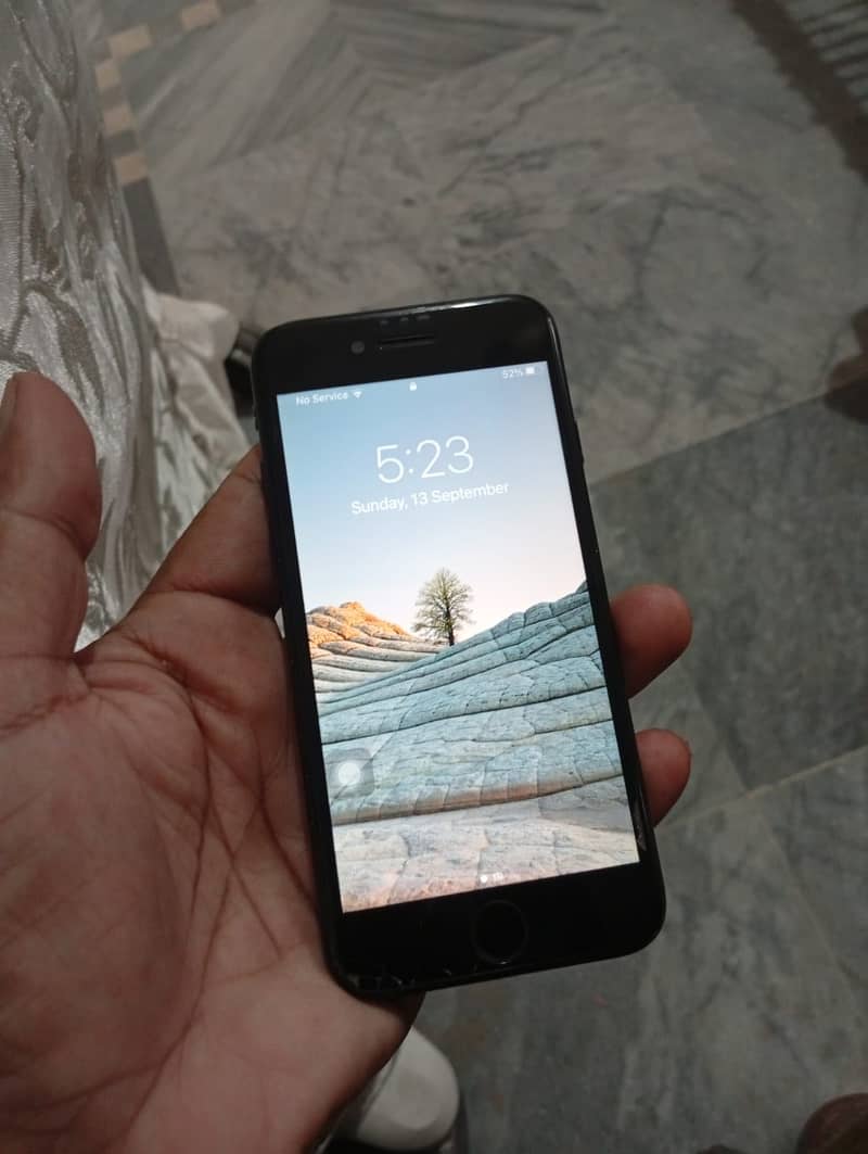 Apple iPhone 7 0