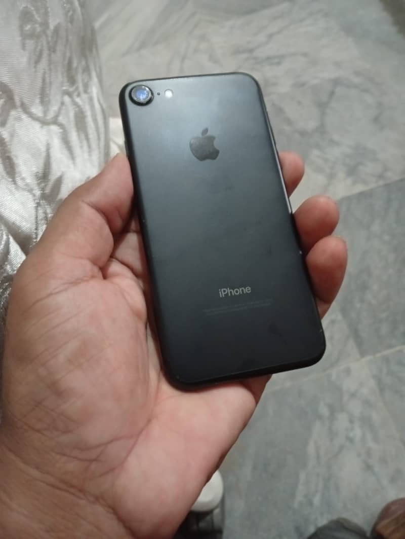 Apple iPhone 7 1
