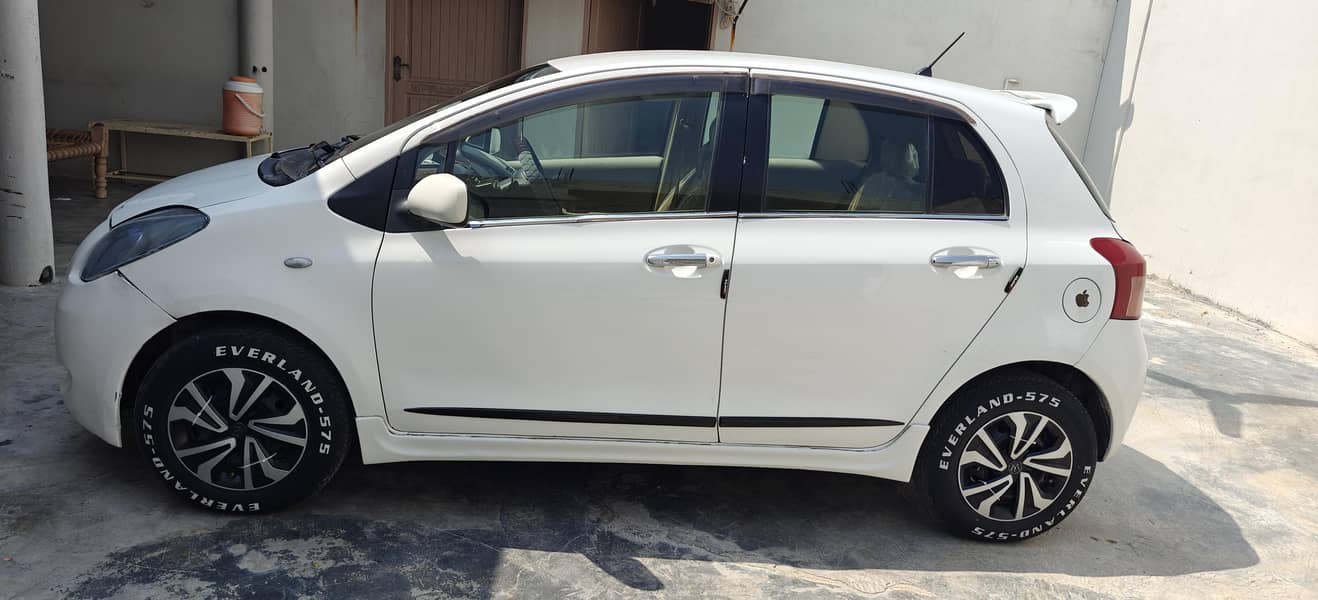 Toyota Vitz 2012 3