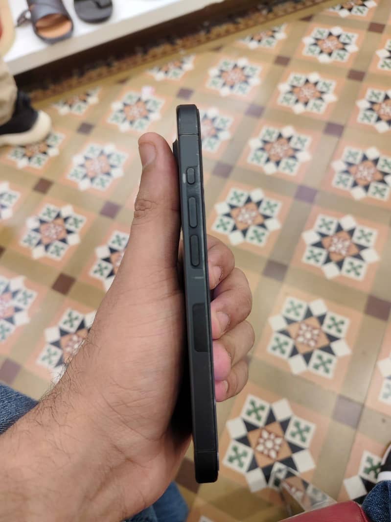 Apple iPhone 15 Pro 3