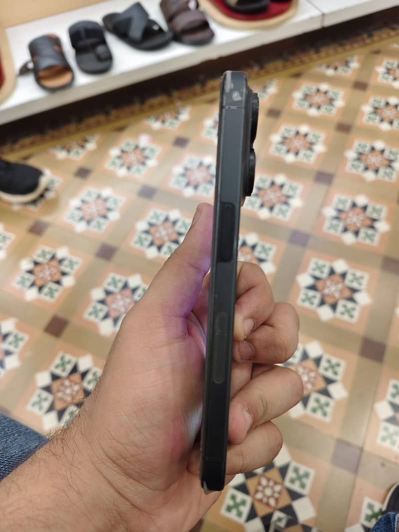 Apple iPhone 15 Pro 4