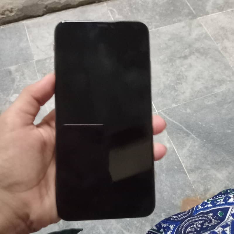 Apple iPhone XS Max 1