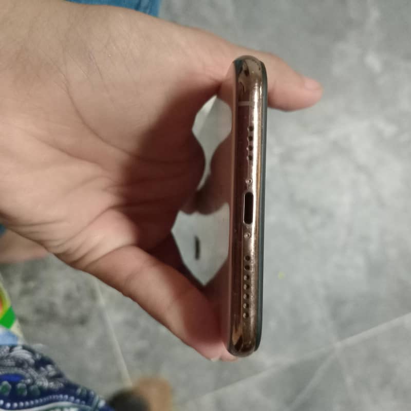 Apple iPhone XS Max 2