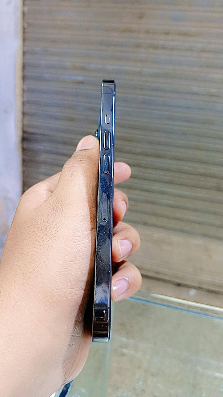 Apple iPhone 13 Pro 2