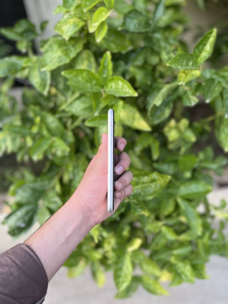 Apple iPhone XR 4