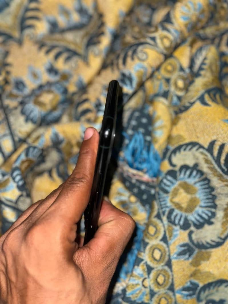 Apple iPhone 11 Pro Max 2