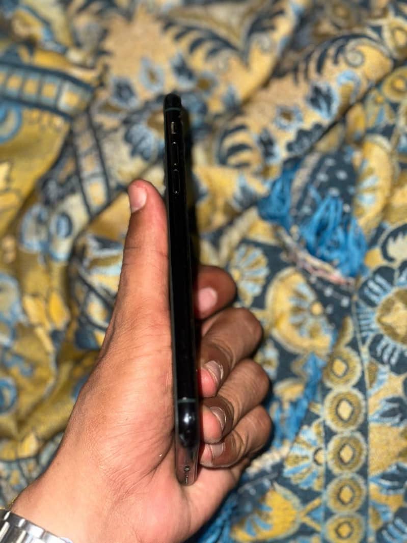 Apple iPhone 11 Pro Max 4