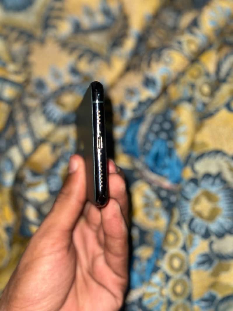 Apple iPhone 11 Pro Max 6