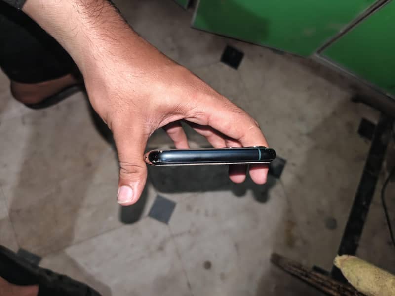 Apple iPhone 11 Pro Max 5
