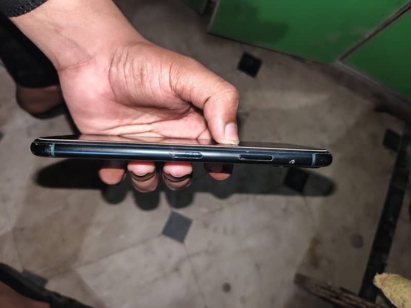 Apple iPhone 11 Pro Max 6