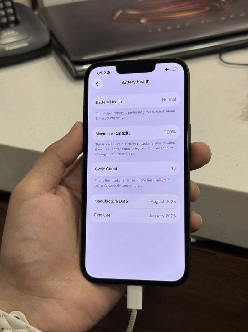 Apple iPhone 16e 1