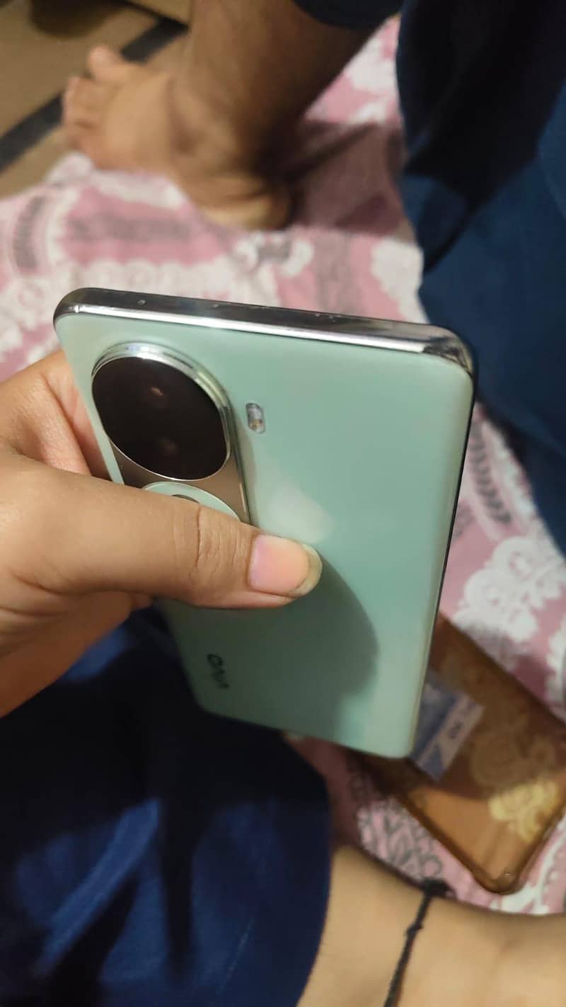 Vivo V40e 1