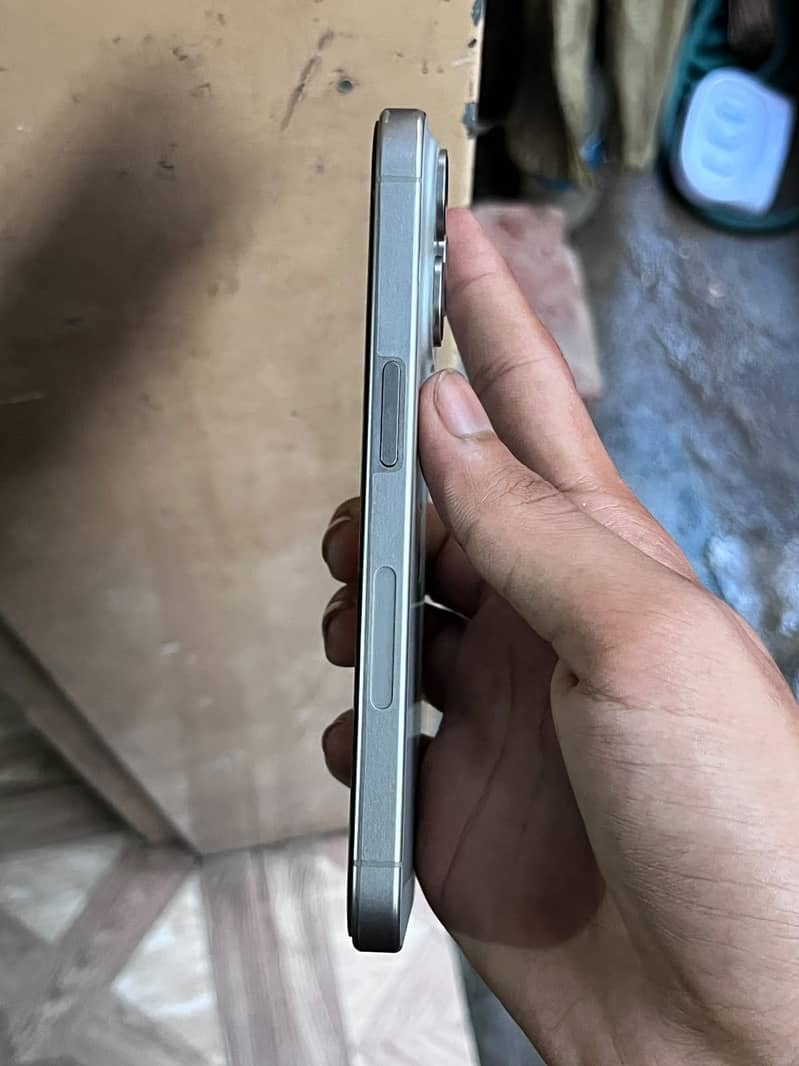Apple iPhone 15 Pro 2