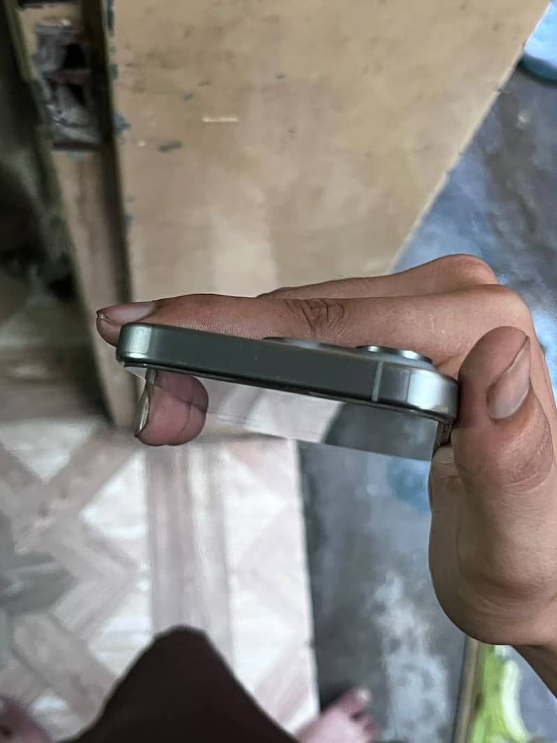 Apple iPhone 15 Pro 3