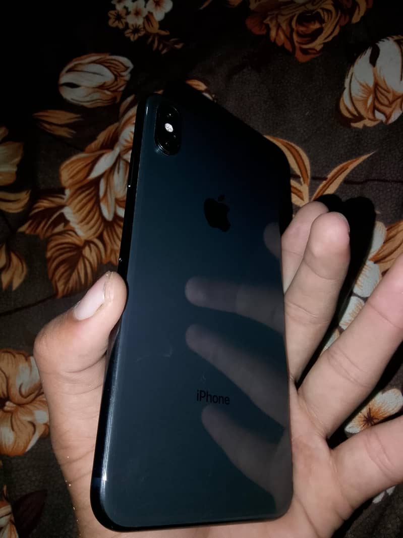 Apple iPhone XS Max 3
