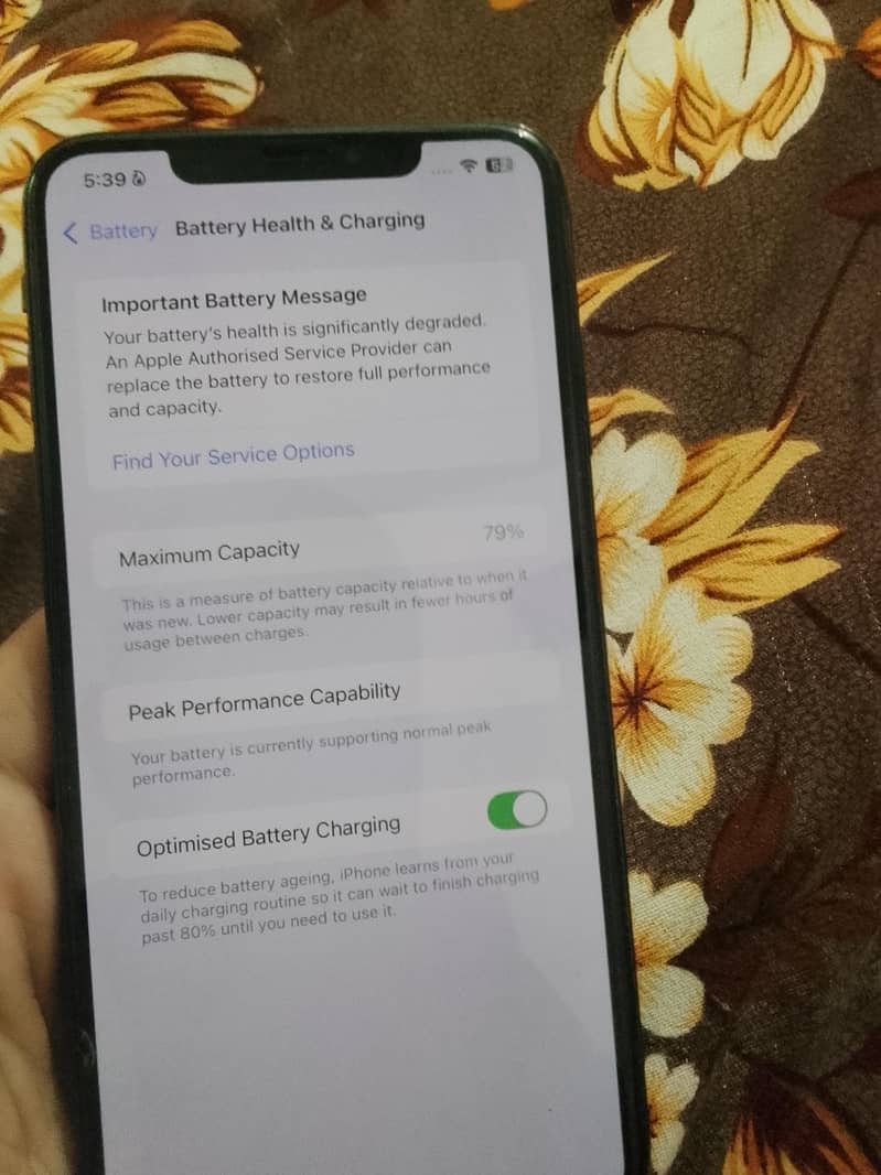 Apple iPhone XS Max 4