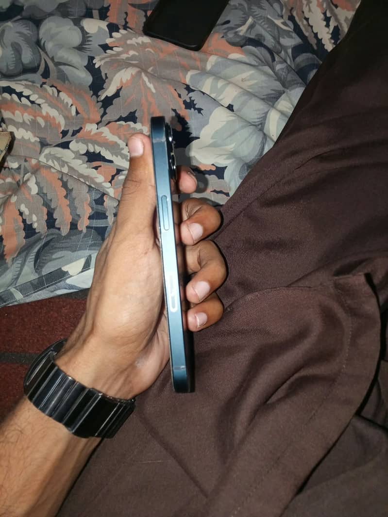 Apple iPhone 13 3