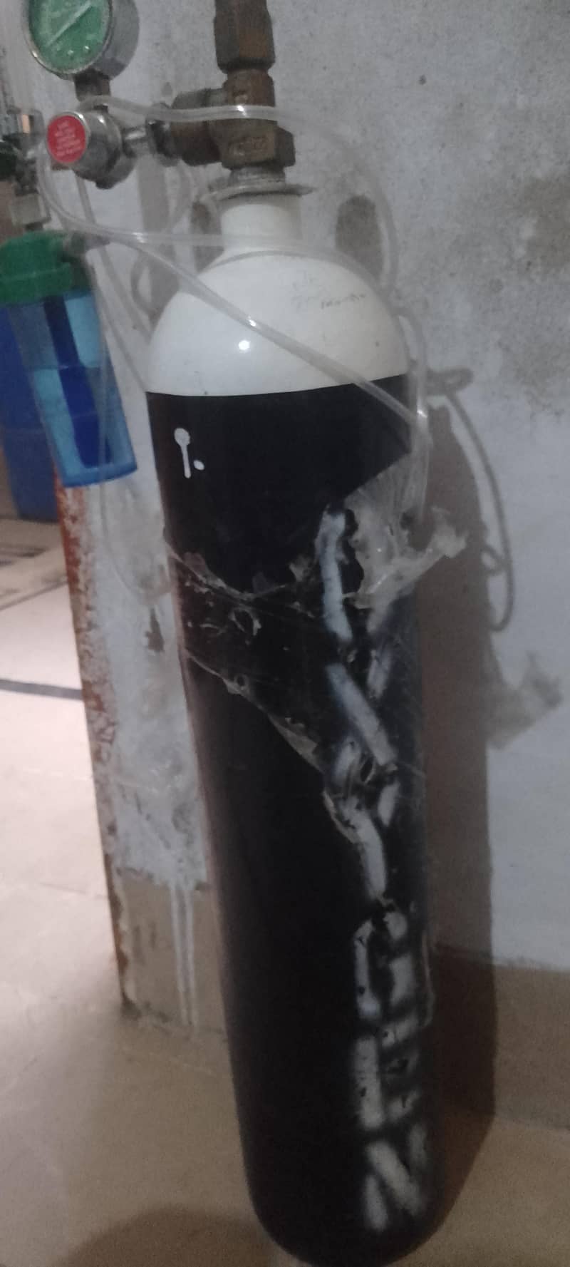 oxygen cylinder 2