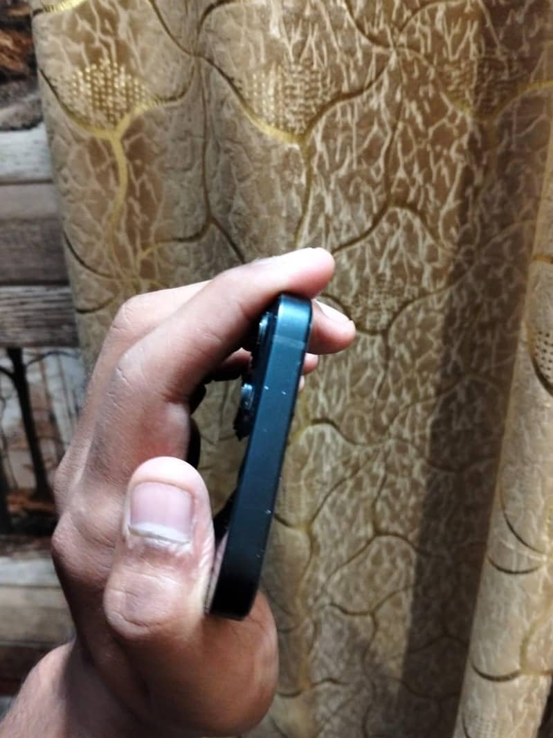 Apple iPhone 13 3