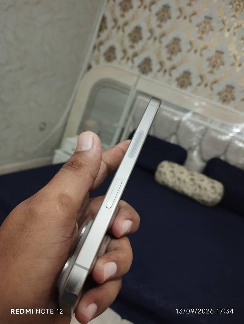 Apple iPhone 15 Pro 1