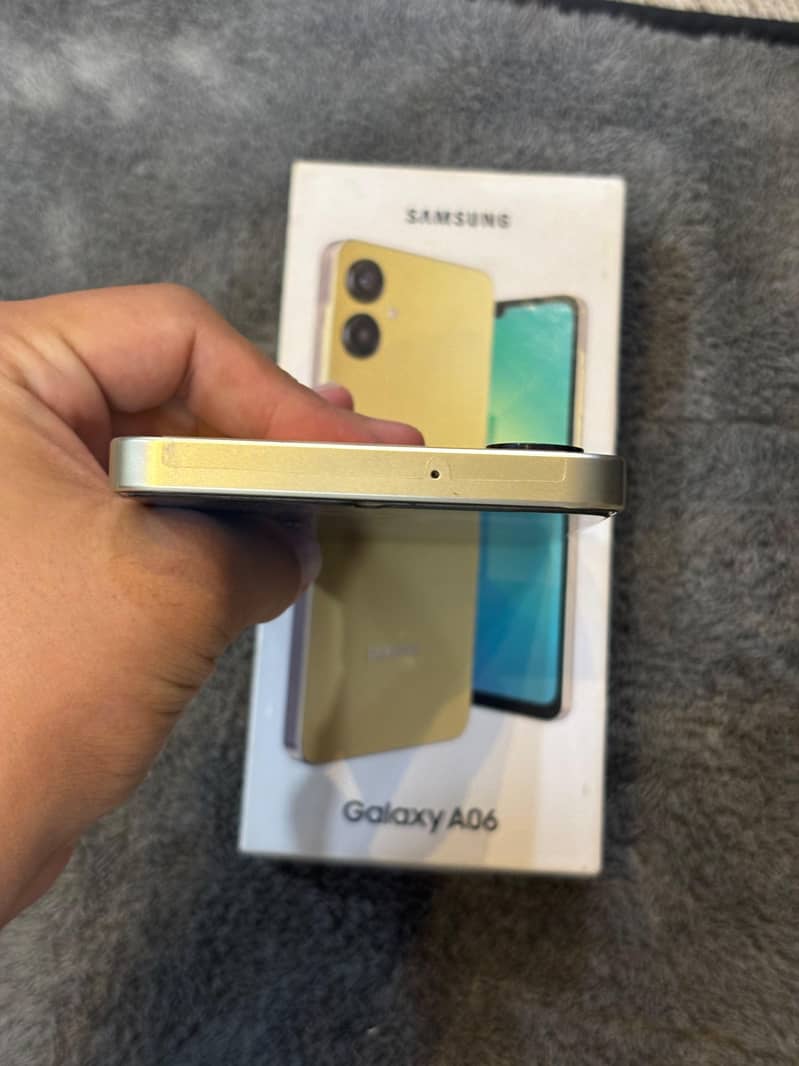 Samsung Mobile A06 4