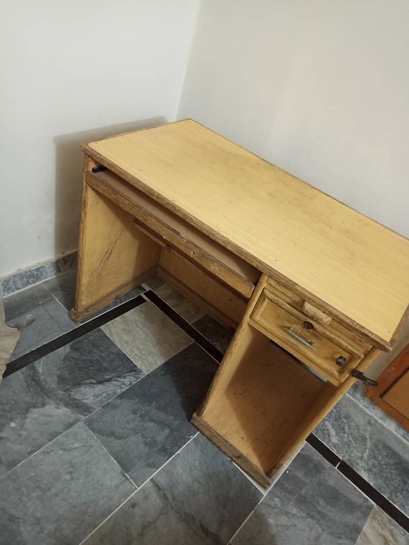 Computer Table 1