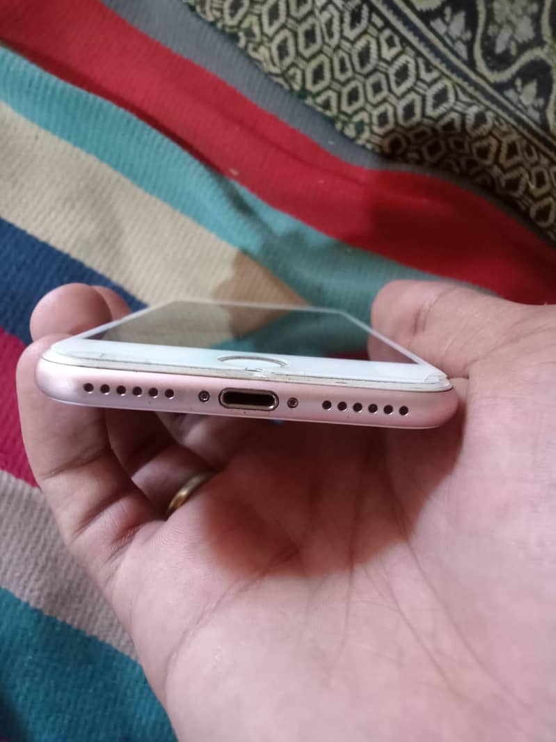 iPhone 7 3