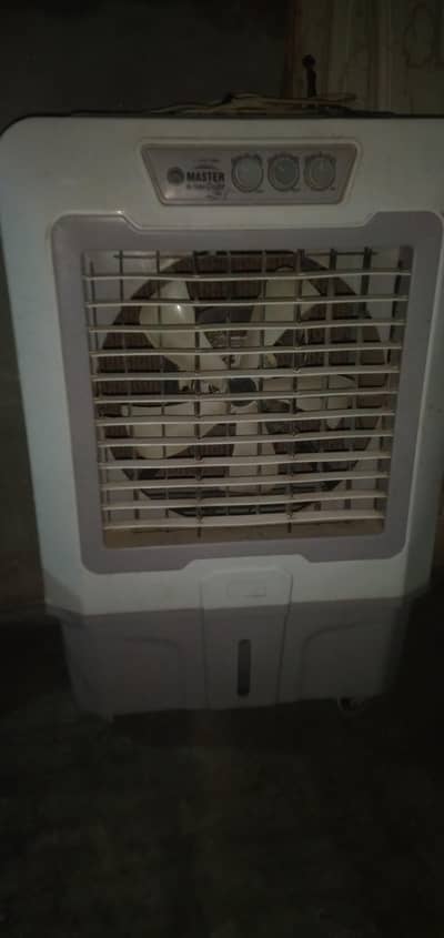 air cooler. .    brand. . .  master. . . . 5 manth used