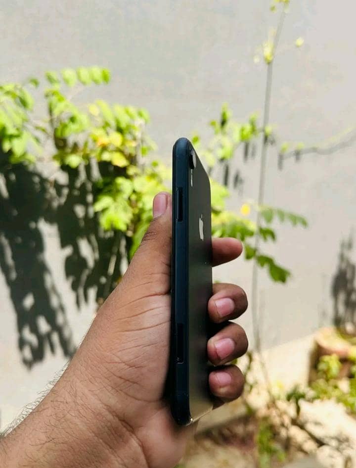 Apple iPhone XR 1