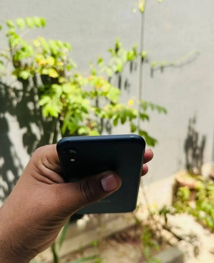 Apple iPhone XR 4