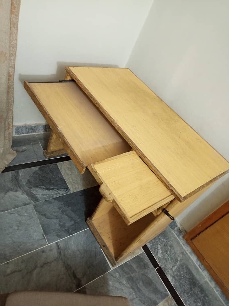 Computer Table 2