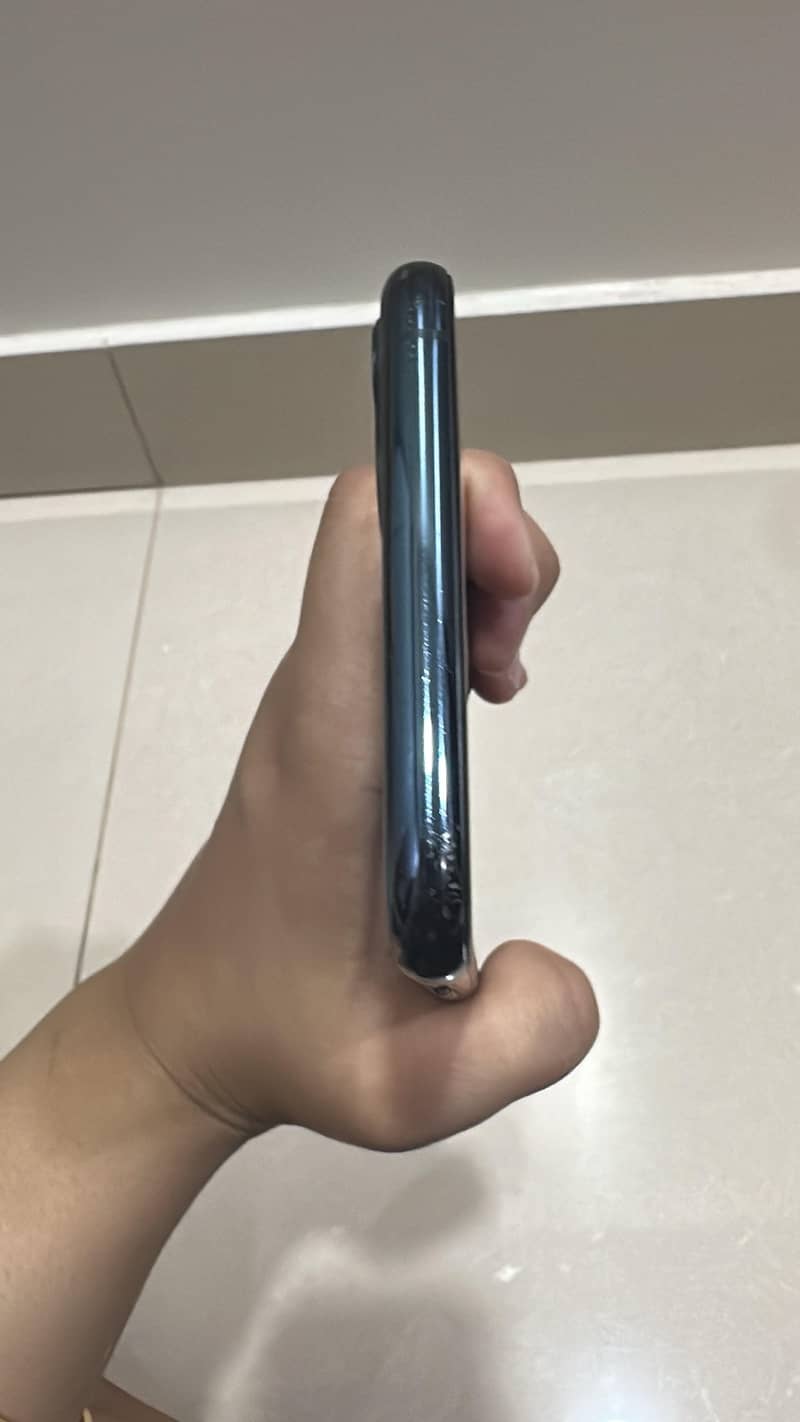 Apple iPhone 11 Pro Max 2