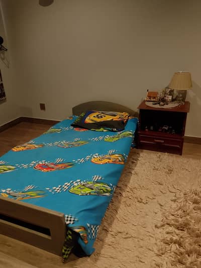 Bed+ Sidetable