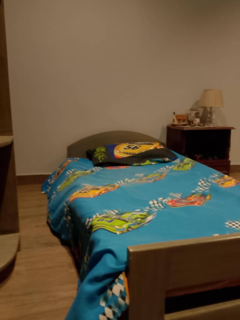 Bed+ Sidetable 1