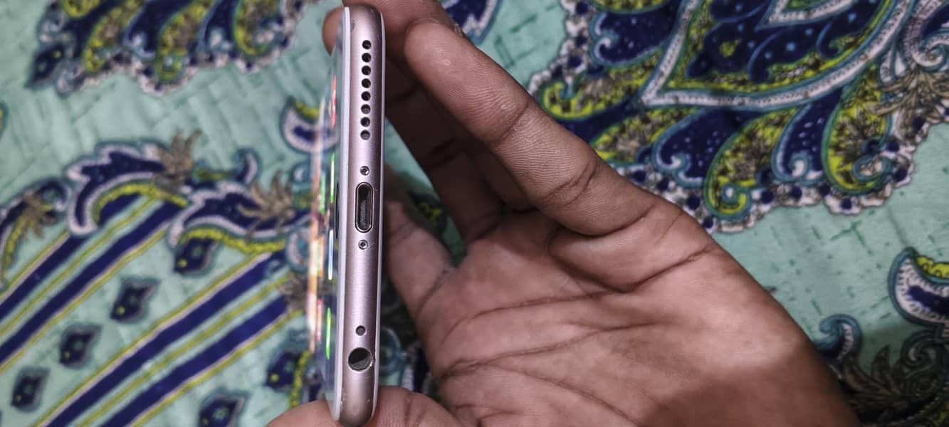 Apple iPhone 6S Plus 4