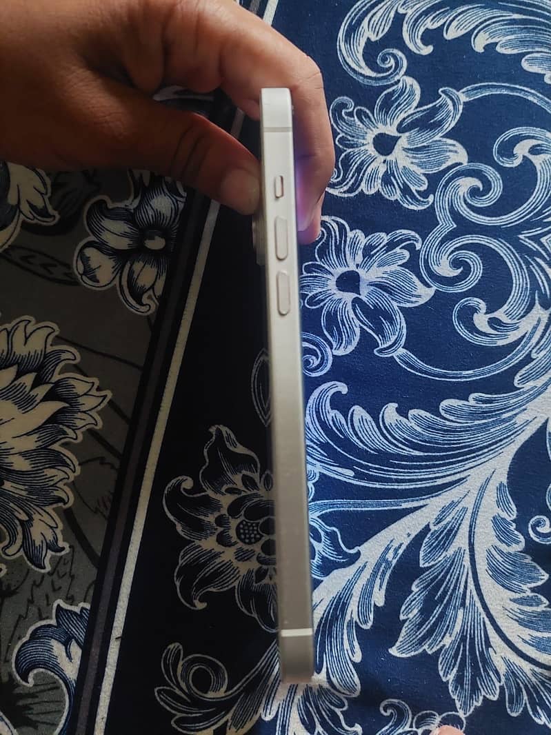 Apple iPhone 14 plus 3