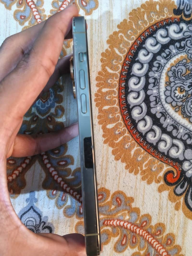Apple iPhone 14 Pro 1