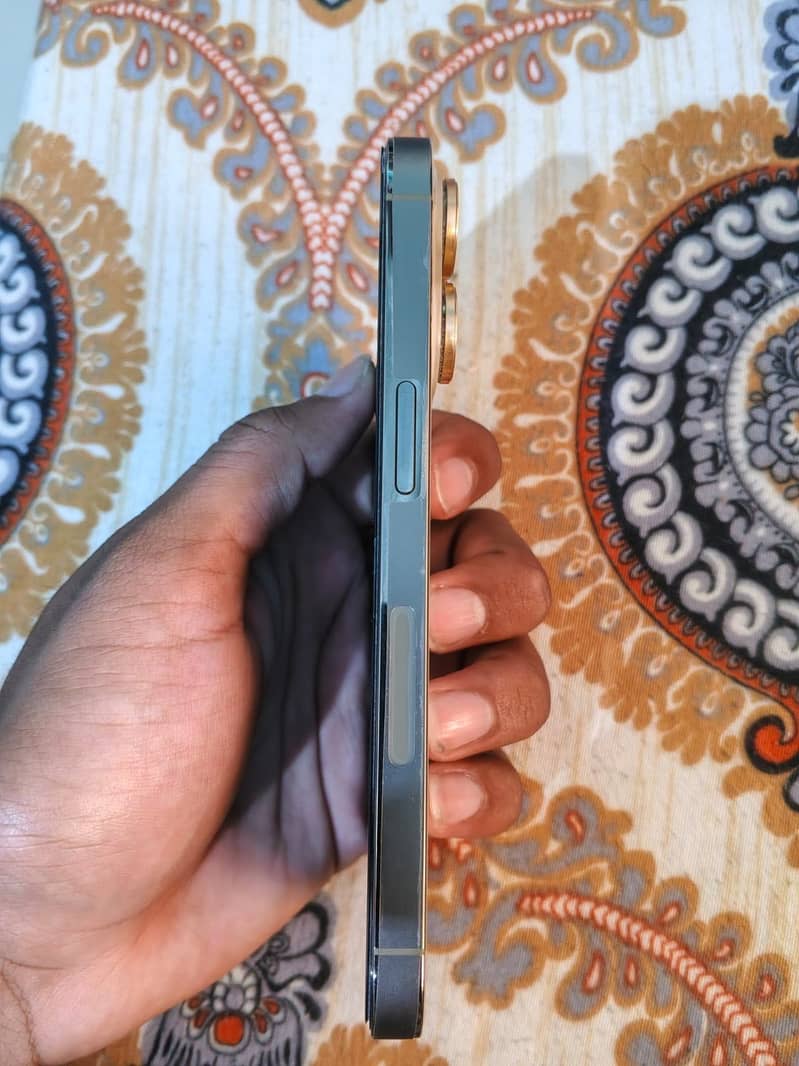 Apple iPhone 14 Pro 2