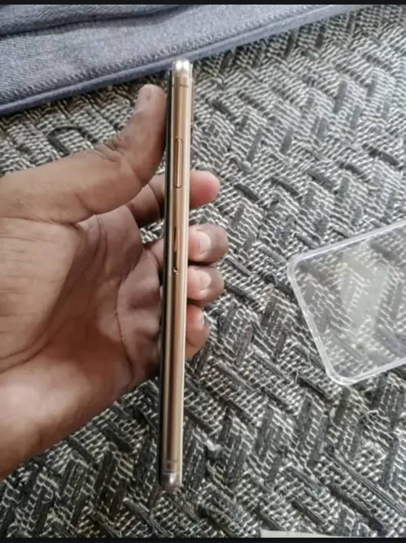 Apple iPhone XS Max 0