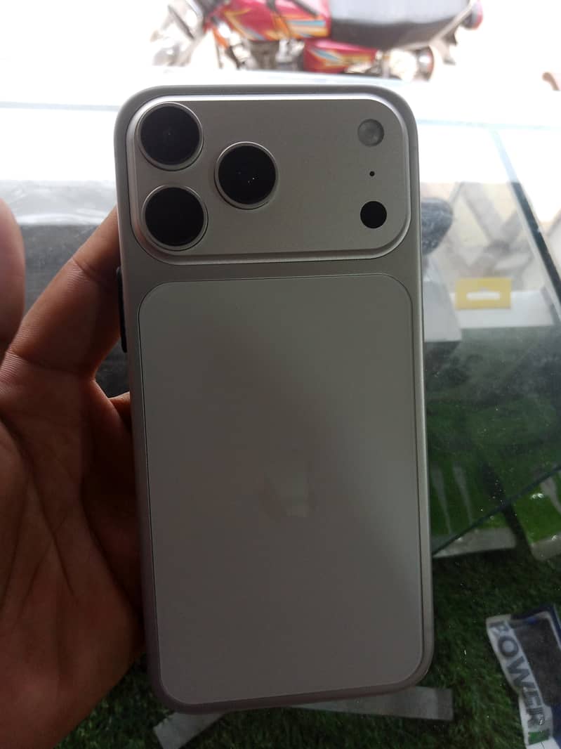 Apple iPhone 17 Pro Max 1