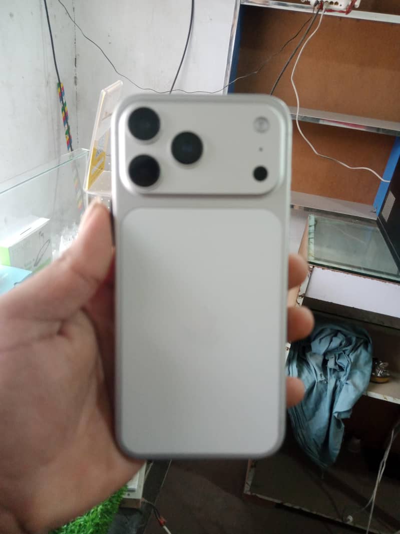 Apple iPhone 17 Pro Max 2
